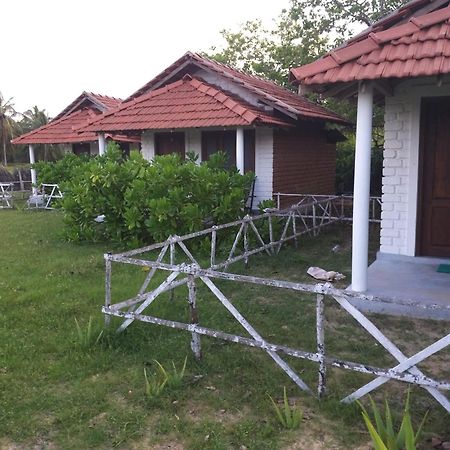 Windy Beach Cabanas Kalpitiya Bilik gambar