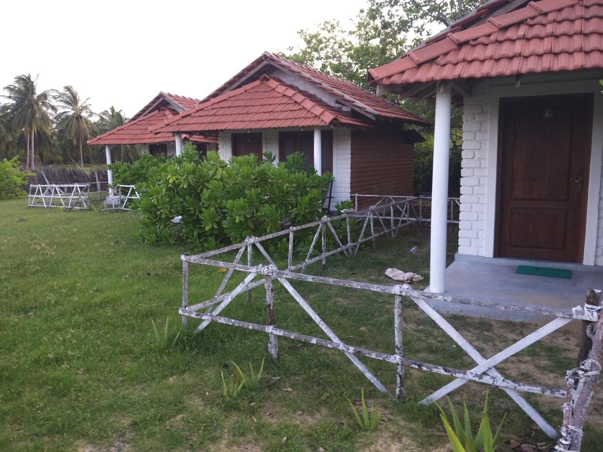 Windy Beach Cabanas Kalpitiya Bilik gambar